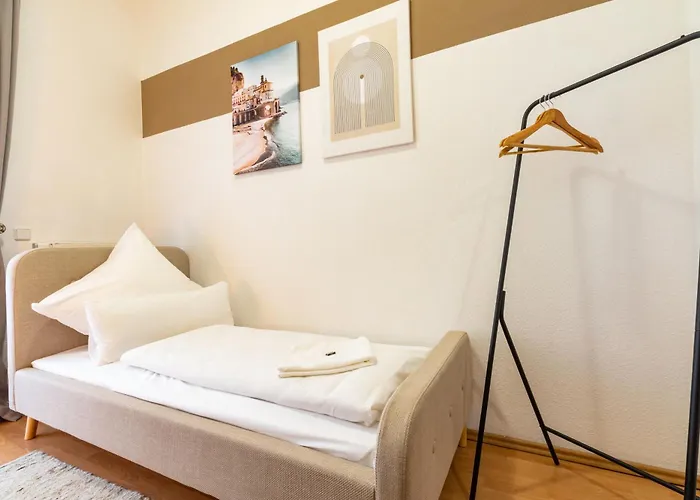 Daire Stadtnatur Am Kuechwald - 2 Sz Mit Balkon, Waschmaschine, Streaming-tv, Badewanne, Arbeitsplatz Chemnitz