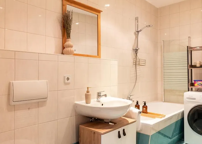 Stadtnatur Am Kuechwald - 2 Sz Mit Balkon, Waschmaschine, Streaming-tv, Badewanne, Arbeitsplatz Daire *